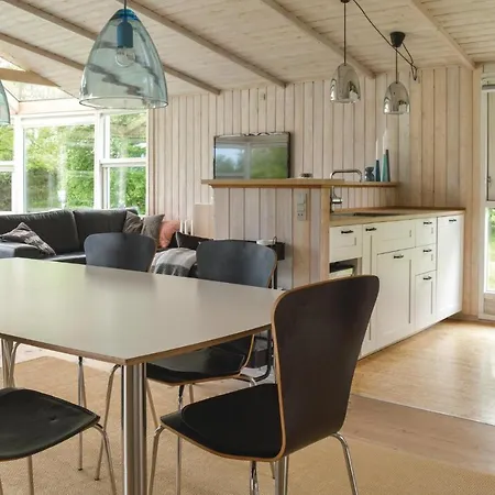 Semesterbostad Gorgeous In With Sauna Hals